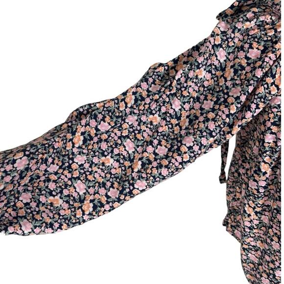 American Eagle Floral Ruffle Flow Viscose/Modal Blouse with Tie Detail Size M - Picture 5 of 8